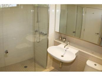 Stylish fully furnished executive apartment on the Foreshore