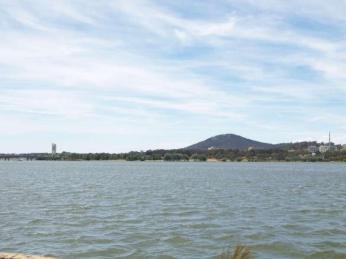 Stylish fully furnished executive apartment on the Foreshore